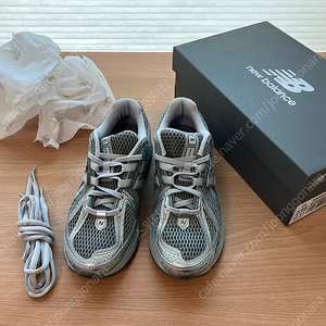 뉴발란스 1906R 235