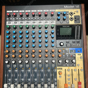 Tascam Model 12 믹서
