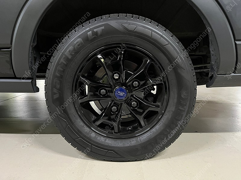 5인승 캠핑카 포드 트랜짓 로우탑 이미지