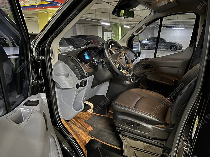 5인승 캠핑카 포드 트랜짓 로우탑 이미지