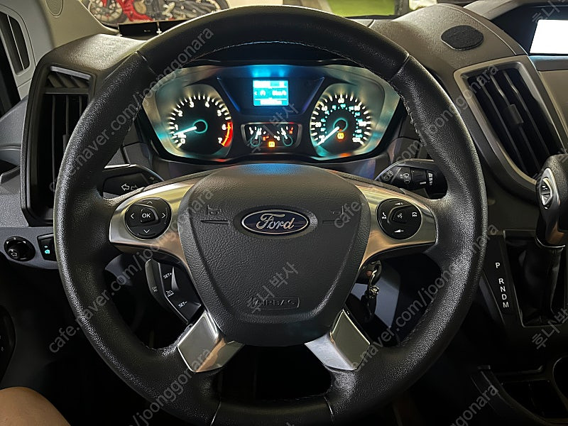 5인승 캠핑카 포드 트랜짓 로우탑 이미지