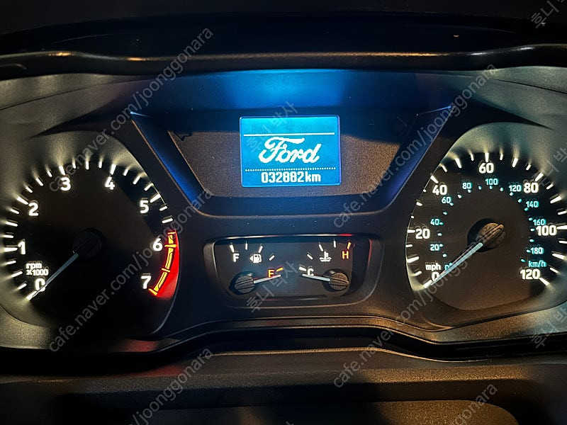 5인승 캠핑카 포드 트랜짓 로우탑 이미지