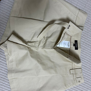 룩캐스트 반바지