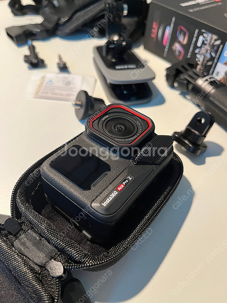 인스타 360 에이스프로2 듀얼배터리 팩+가슴마운트등등--3