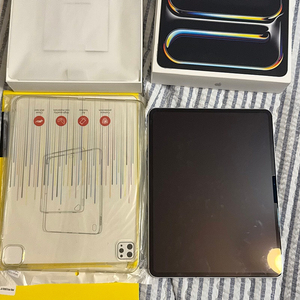 아이패드 프로 13 M4 1TB 셀룰러 나노텍스쳐 실버 판매합니다.