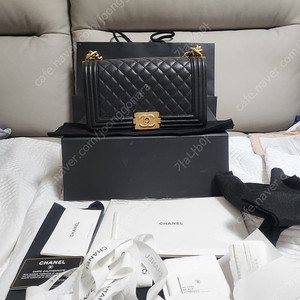 샤넬 보이백 캐비어 금장 블랙 미듐