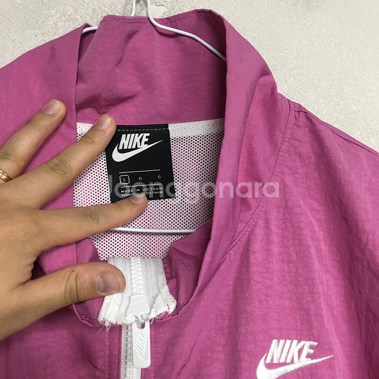 NIKE 나이키 우먼스 윈드러너 설현 바람막이 L / 랑방 마인 오브제 타임 럭키슈에뜨 산드로 마쥬 오르 시에 시스...--2