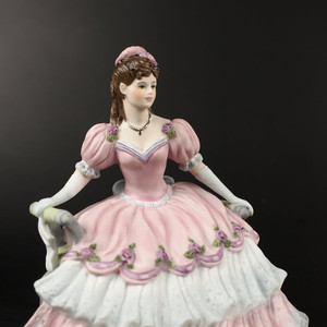 영국산 콜포트 에이지 오브 엘레강스 무광 도자기 피겨린 Age of Elegance