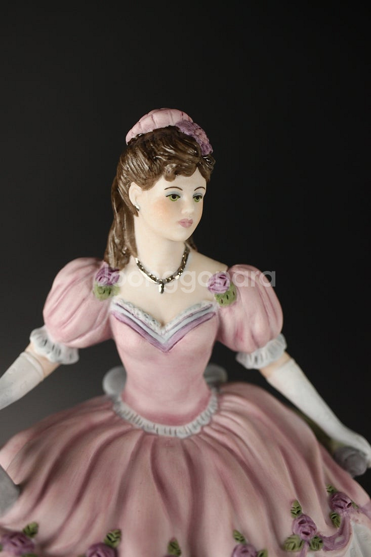 영국산 콜포트 에이지 오브 엘레강스 무광 도자기 피겨린 Age of Elegance--7