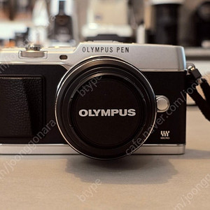 올림푸스 PEN E-P5 + M.zuiko 14-42mm 판매합니다.
