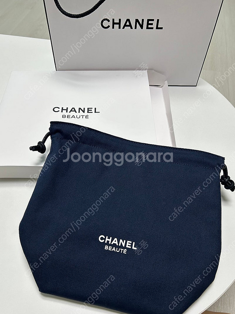 새상품 샤넬 파우치 가방 + 쇼핑백 45000원--0