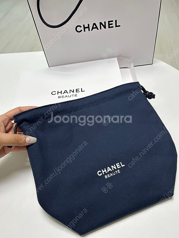 새상품 샤넬 파우치 가방 + 쇼핑백 45000원--1