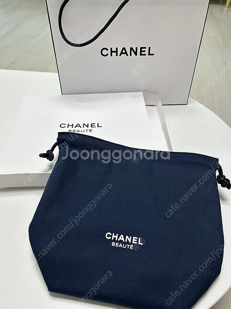 새상품 샤넬 파우치 가방 + 쇼핑백 45000원--2
