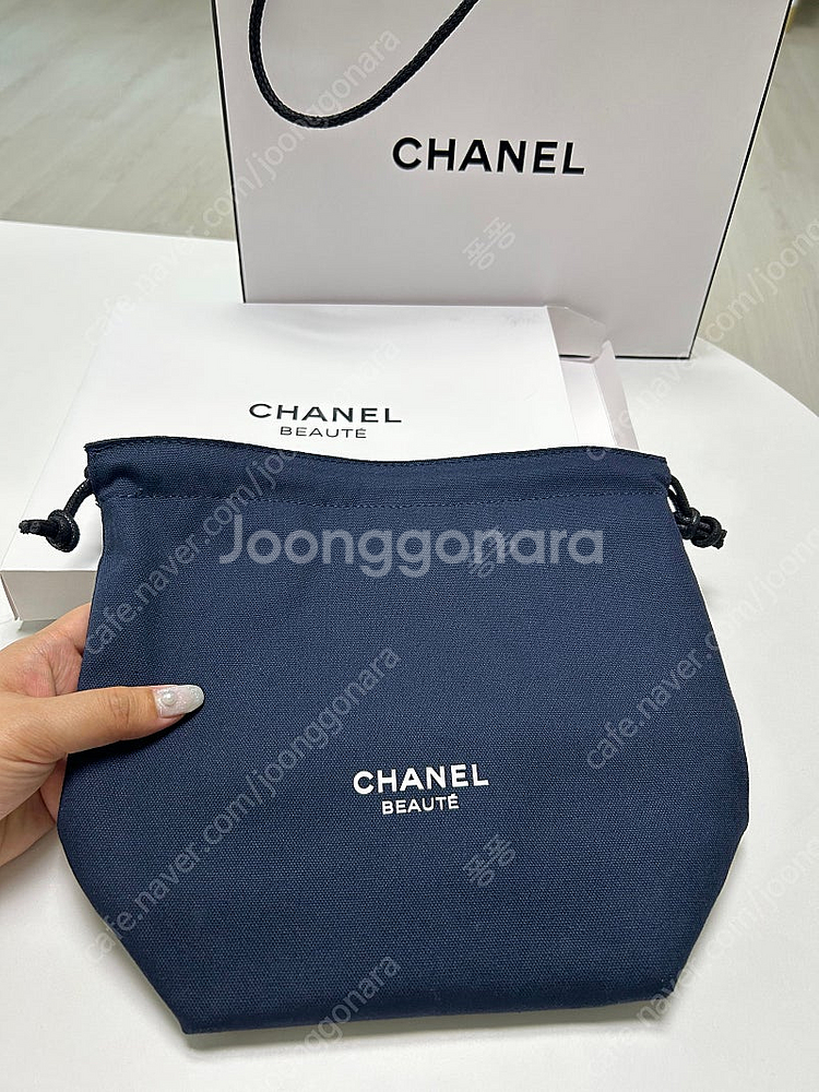 새상품 샤넬 파우치 가방 + 쇼핑백 45000원--4