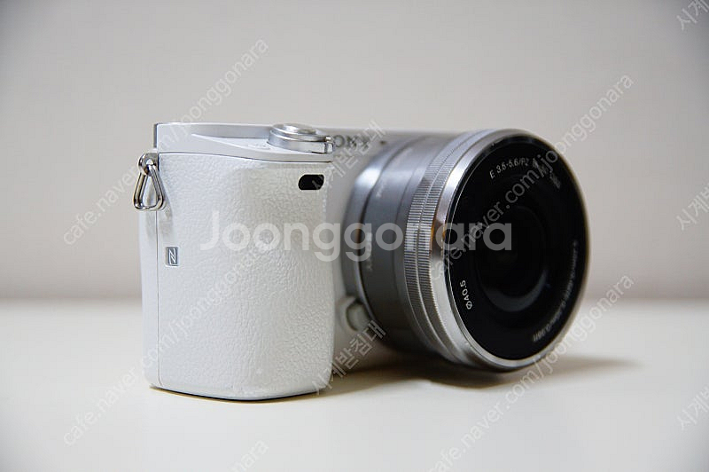소니 A6000 화이트 2,028컷 팝니다.--2