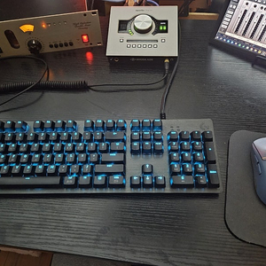 로지텍 g512 갈축 키보드, 로지텍 x LOL에디션 마우스 판매합니다