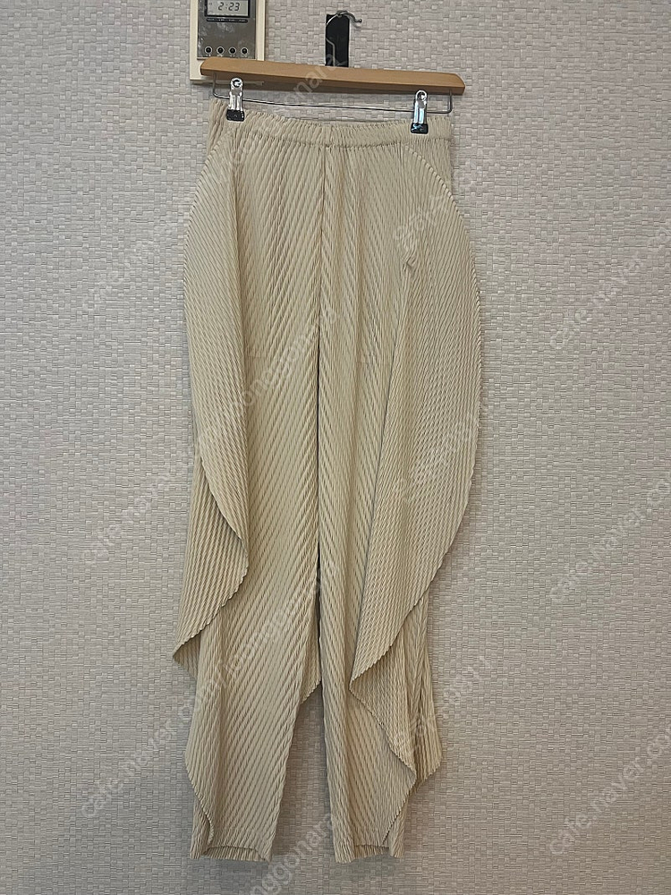 이세이미야케 오비큘러 팬츠 이미지