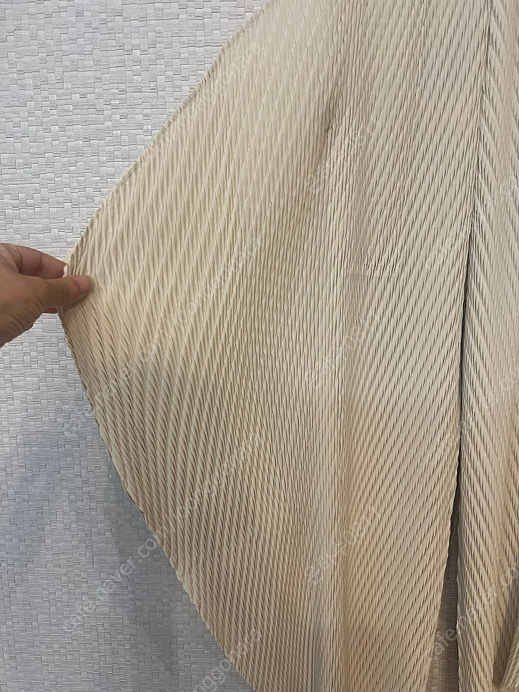 이세이미야케 오비큘러 팬츠 이미지