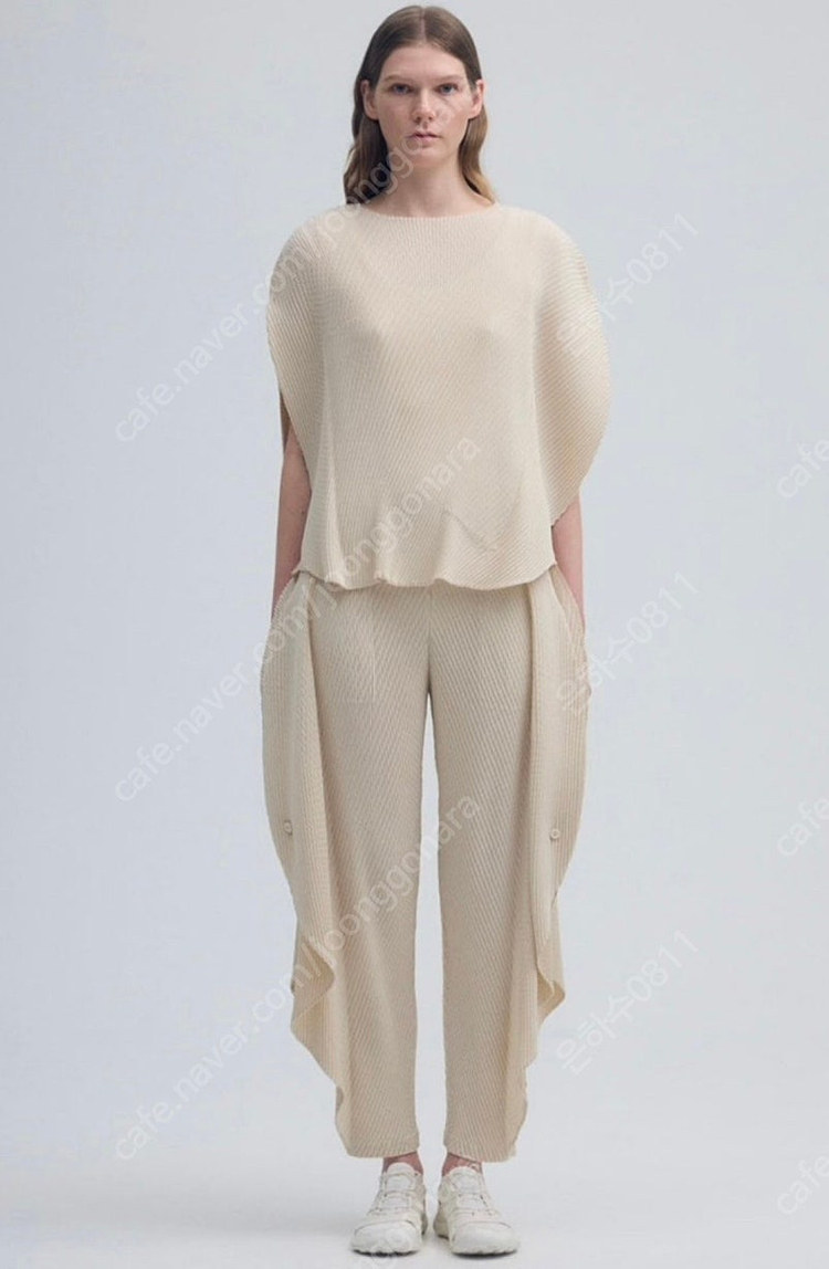 이세이미야케 오비큘러 팬츠 이미지