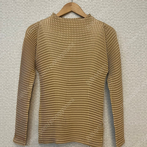 이세이미야케 스웨이드 라이크 반목탑