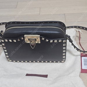 발렌티노 락스터드 크로스바디백