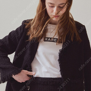 레어01 레어잇 로고 포인트 세미크롭 티셔츠 화이트 Rare It T-shirt - White 새제품 판매