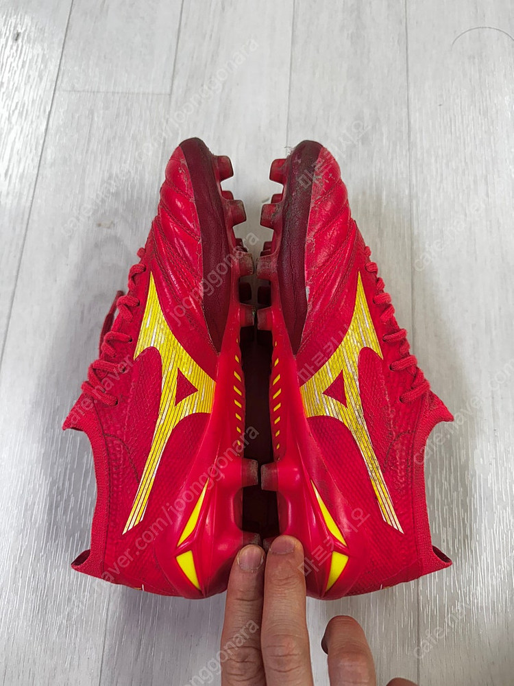 미즈노 모렐리아 네오4 베타 엘리트 MD 240 축구화 이미지