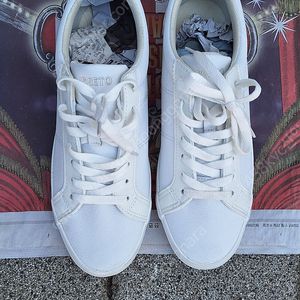 운동화 270mm 팜니다. 전철 4호선 혜화역 주변 분당선 야탑역 주변 택 착불 new