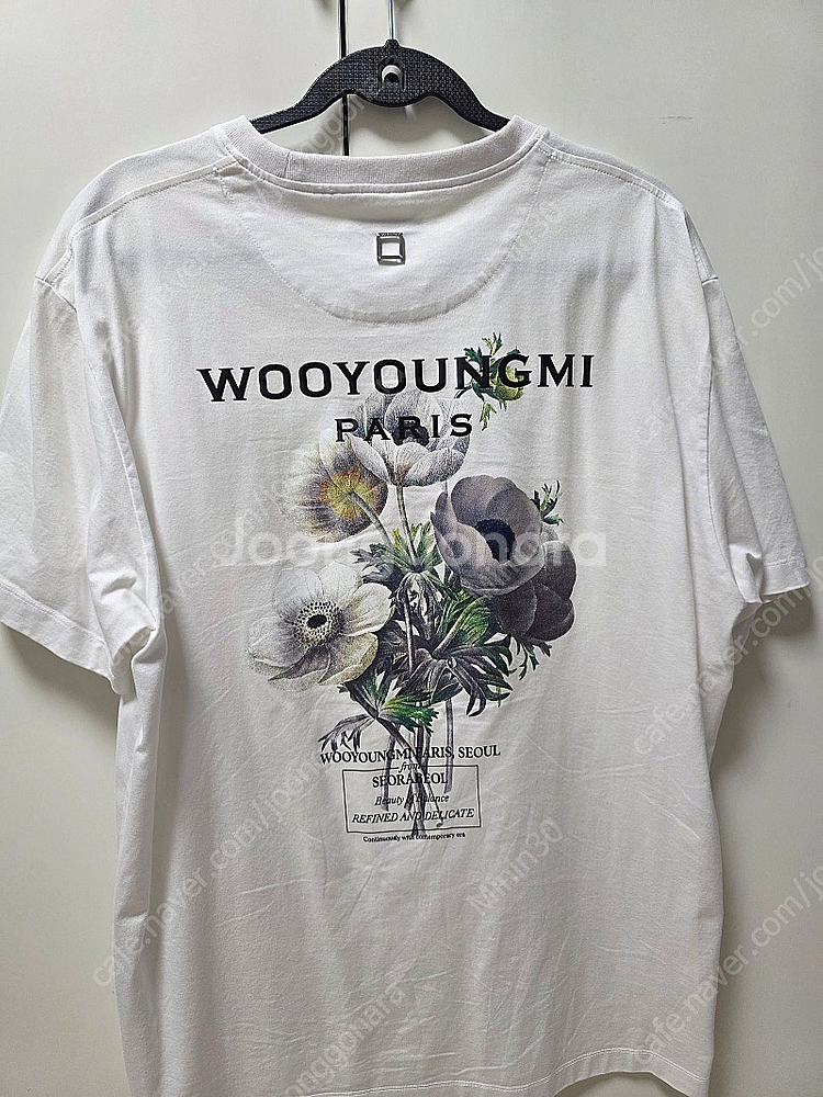 우영미 23FW 플라워 백로고 티셔츠 화이트 [48]--0