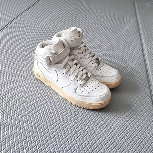 나이키 에어포스1 미드 스니커즈(230)