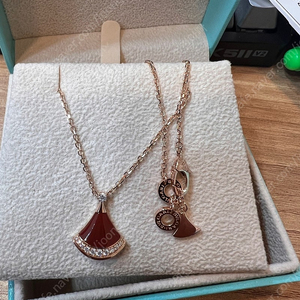 불가리 디바스 드림 목걸이