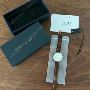 다니엘 웰링턴 브랜드 레더 스트랩 손목 시계