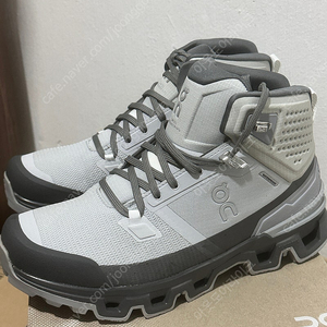 [새제품] 온러닝 클라우드락2 워터프루프 하이킹화 판매합니다.