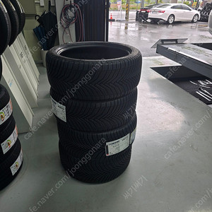 미쉐린 크로스클라이밋2(cc2)235 40 18 2본 / 255 35 18 2본 300키로탄 타이어 판매합니다.