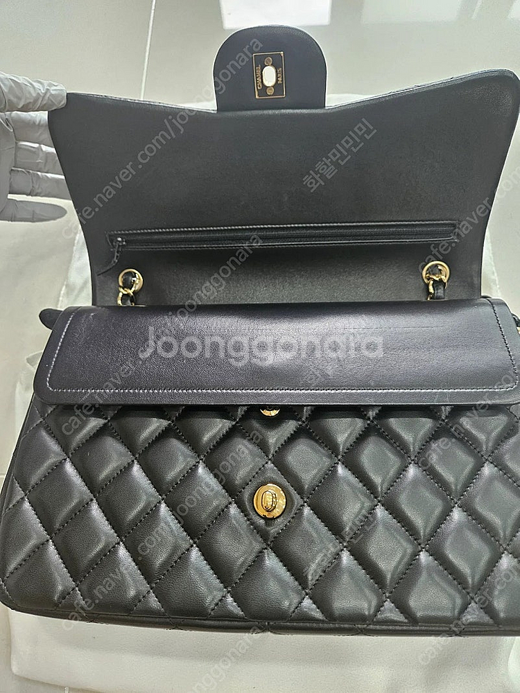 샤넬 클래식 라지 램스킨 플랩백--1
