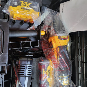 디월트 충전식 그라인더 DCG405 셋트 팝니다.2025년식 새상품입니다