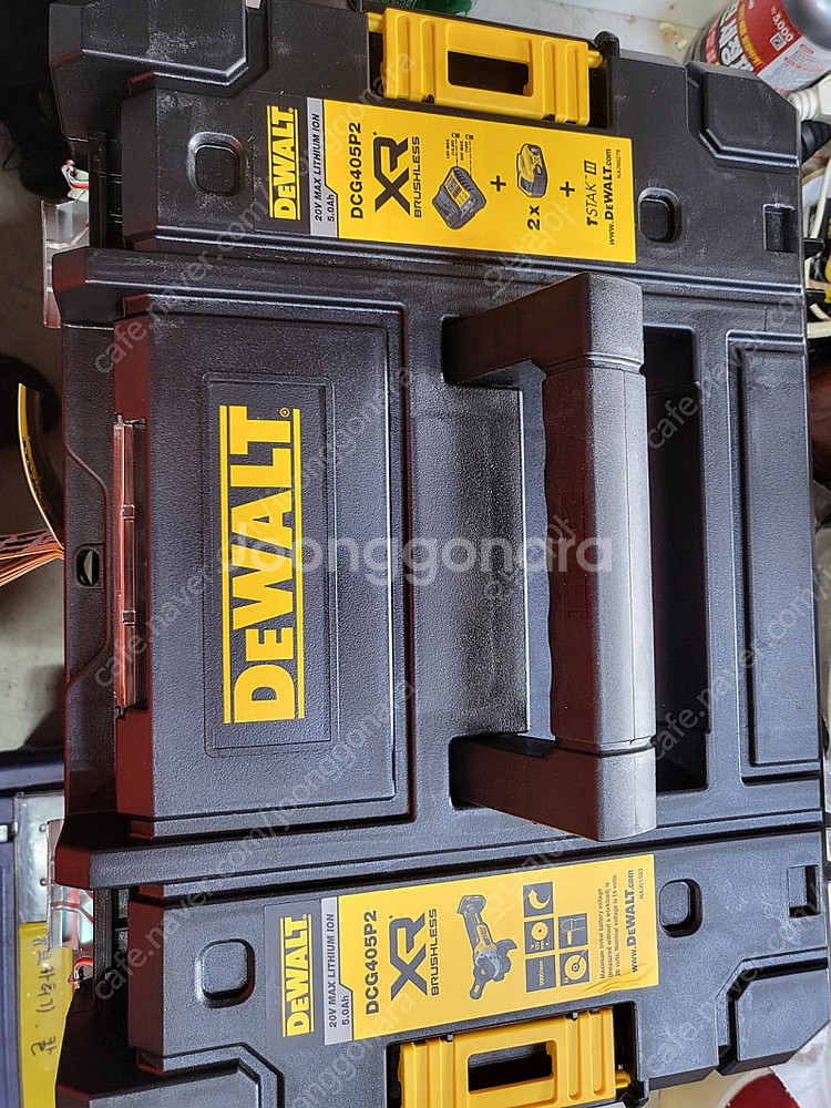 디월트 충전식 그라인더 DCG405 셋트 팝니다.2025년식 새상품입니다--3