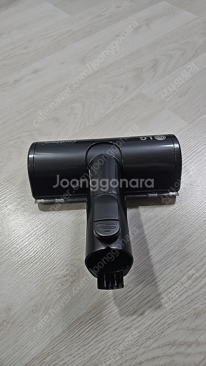 LG 코드제로 a9 p9 무선청소기 침구브러쉬 팝니다--1