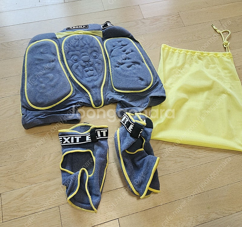 exit 엉덩이무릎 보호대 L사이즈 판매합니다--1