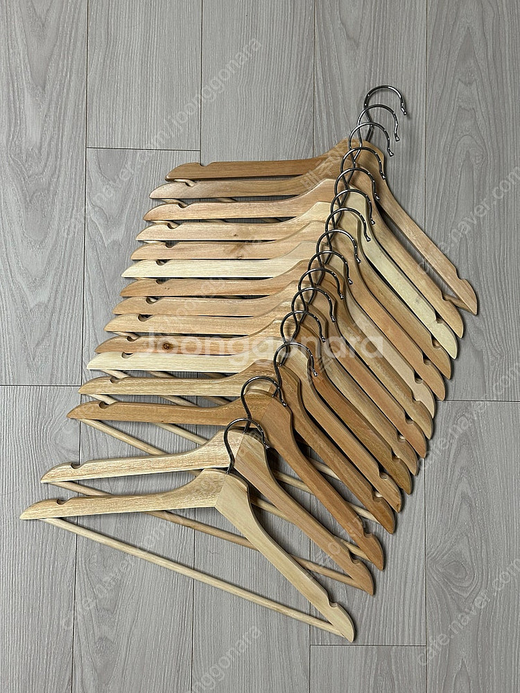 이케아 부메랑 원목 옷걸이 15개 묶음 (네추럴, 블랙 컬러)--1