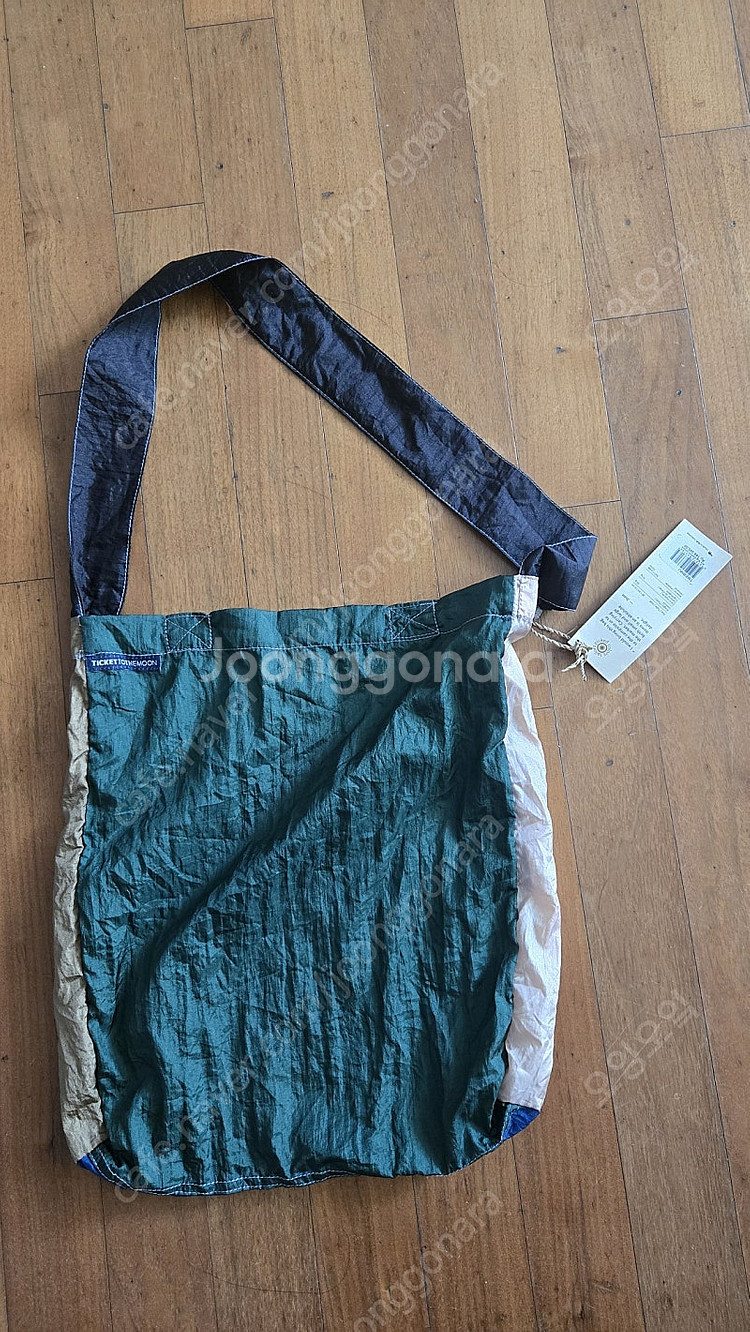 티켓투더문 에코백 M 유니크. 새상품. 택포3만--2