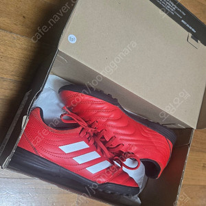 아디다스 풋살화/ 축구화 210사이즈 . 택포 2만원