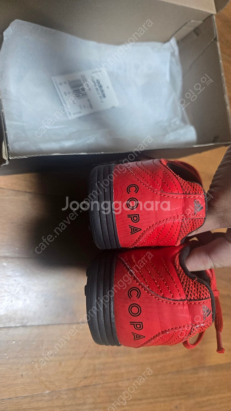 아디다스 풋살화/ 축구화 210사이즈 . 택포 2만원--2