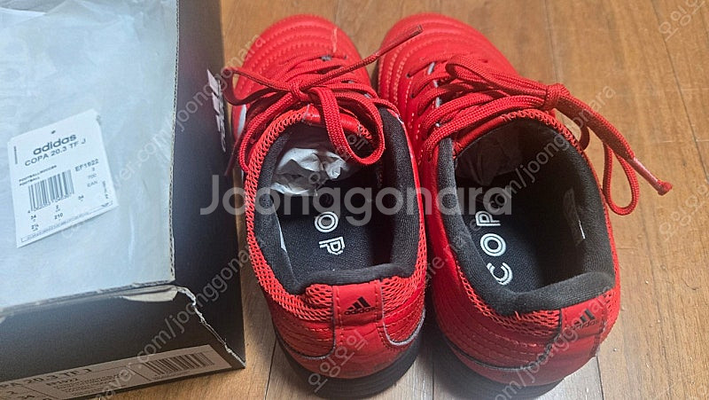 아디다스 풋살화/ 축구화 210사이즈 . 택포 2만원--3