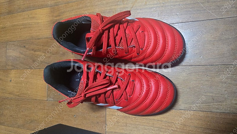 아디다스 풋살화/ 축구화 210사이즈 . 택포 2만원--4