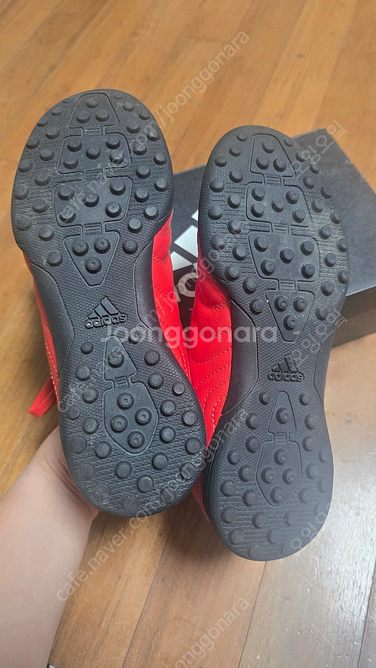 아디다스 풋살화/ 축구화 210사이즈 . 택포 2만원--9