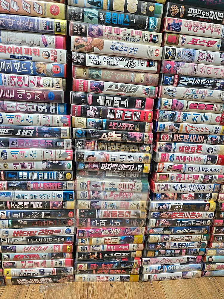 옛날 비디오테이프 정리중 장당 2천원에 골라가세요 (디...--3