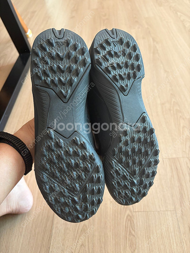 아디다스 풋살화 CRAZYFAST축구화 235입니다--1