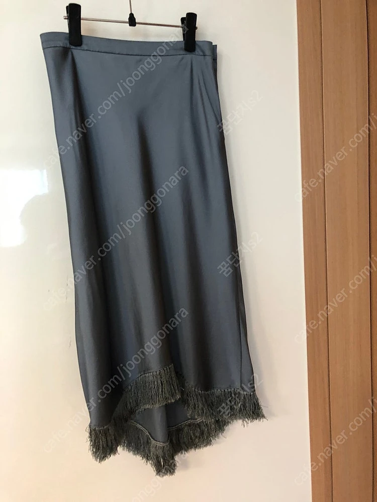 한섬 시스템 새틴 수술 롱 스커트 치마 경조사 결혼식 하객룩 올드머니룩 SYSTEM 이미지