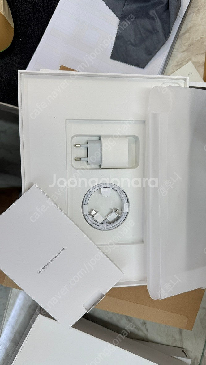 아이패드 6세대 12.9 실버 / 1 TB / 셀룰러 / 애케플 26.4.4 / 펜슬2정품 / 로지텍콤보터치키보드 ...--7